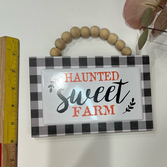 “Haunted Sweet Farm” Halloween Rustic Style Farm House Sign 🎃❤️ - Picture 3 of 5